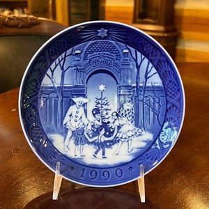 Royal Copenhagen Blue & White Annual Christmas Plate - 1990